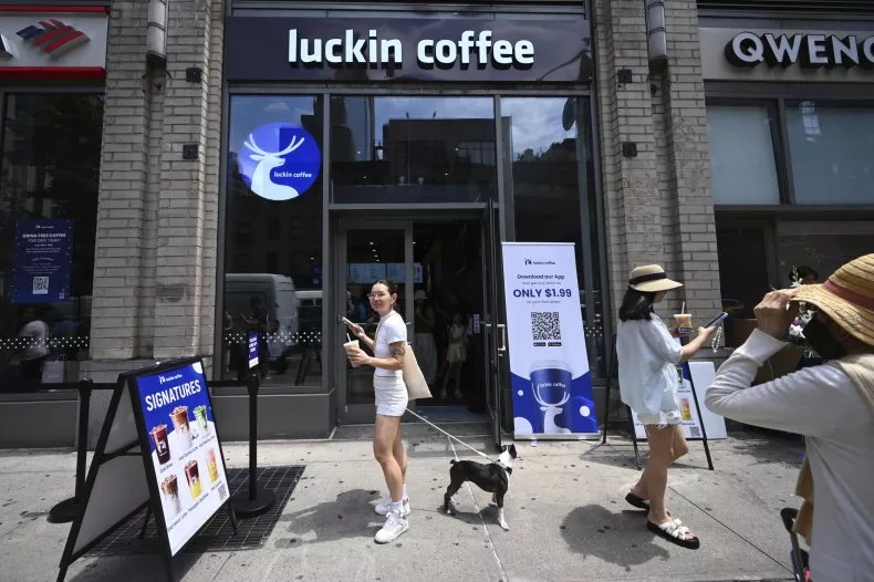 Luckin Coffee Launches in New York: China’s Coffee Giant Targets Starbucks on U.S. Turf