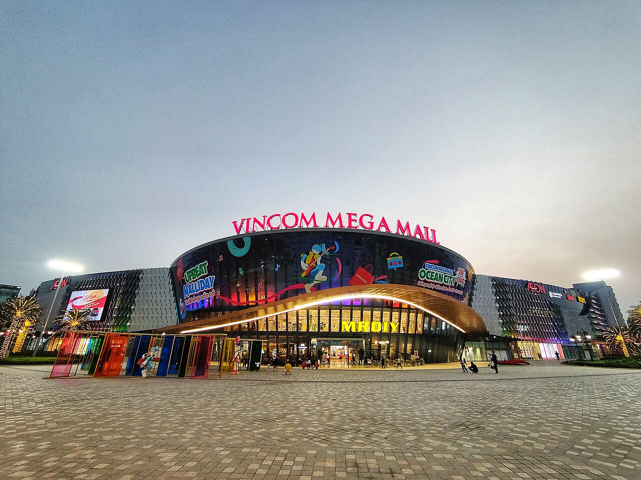 Exterior of the existing Vincom Mega Mall Ocean City photographed in December 2025; not an announced QooQoo restaurant location